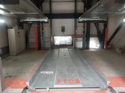 Garage de stationnement à levage vertical à panneaux